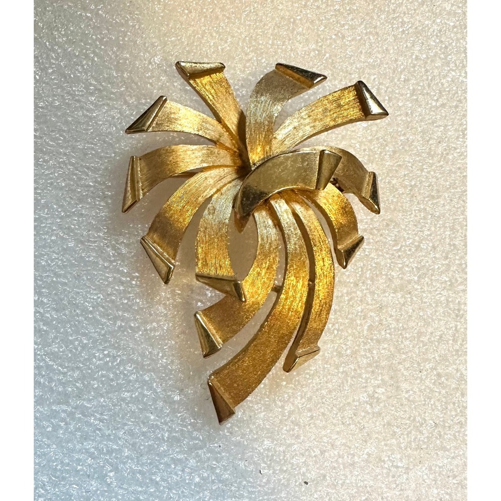 Trifari Ribbon Spray Gold Tone pin